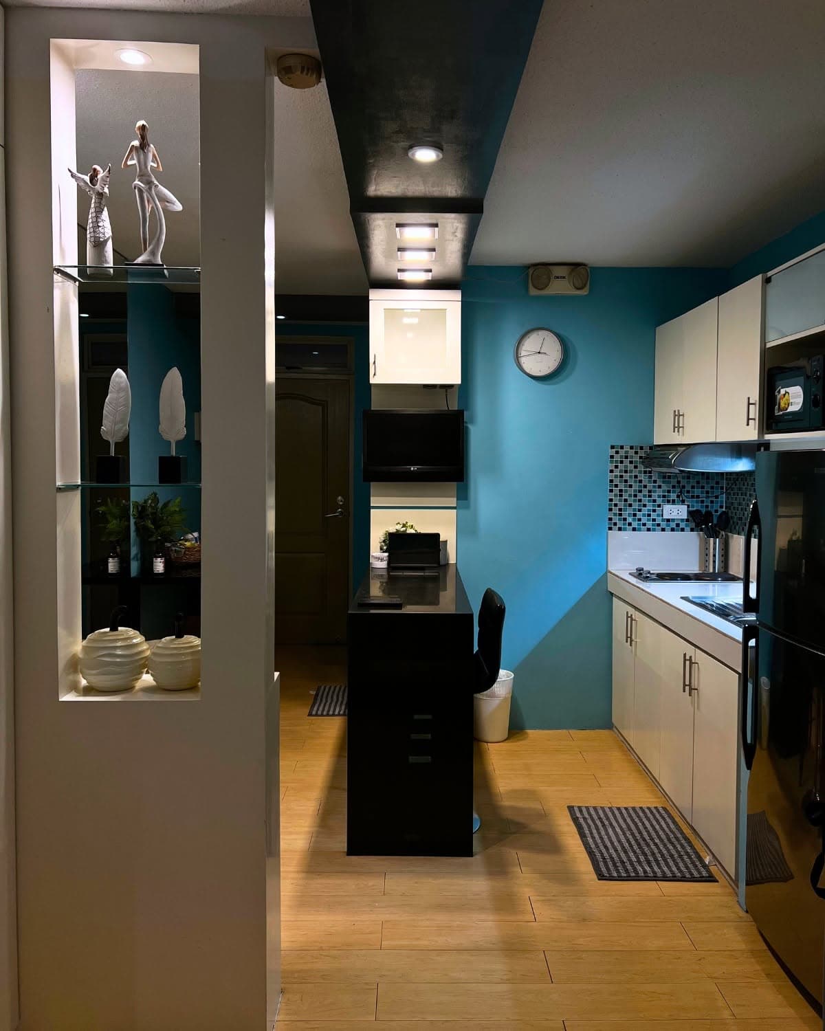 Studio Unit with Kitchen